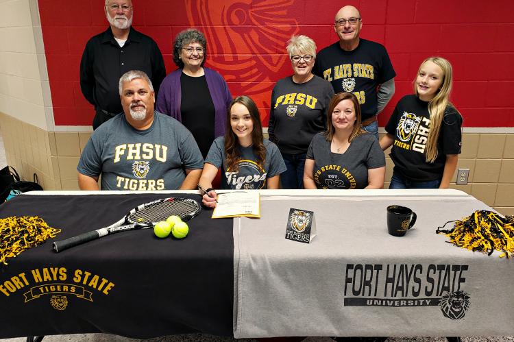 Kylie Aufdengarten Signing FHSU TENNIS 111319