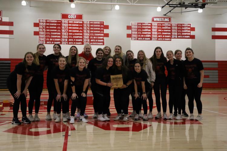 women's powerlifting 1st place team