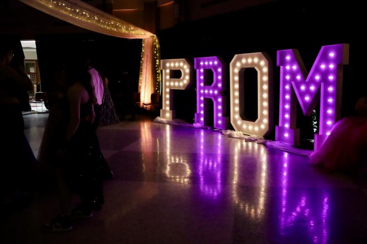 prom sign