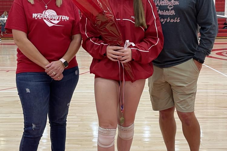 Senior Nikki Peninger