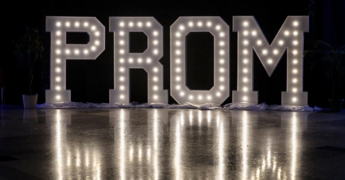 prom sign